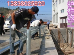 公路护栏打桩县乡公路安保工程波形护栏施工高速公路护栏打桩钻孔图1