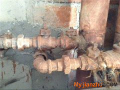 铁水管生锈怎样堵水 水管漏水有哪些原因